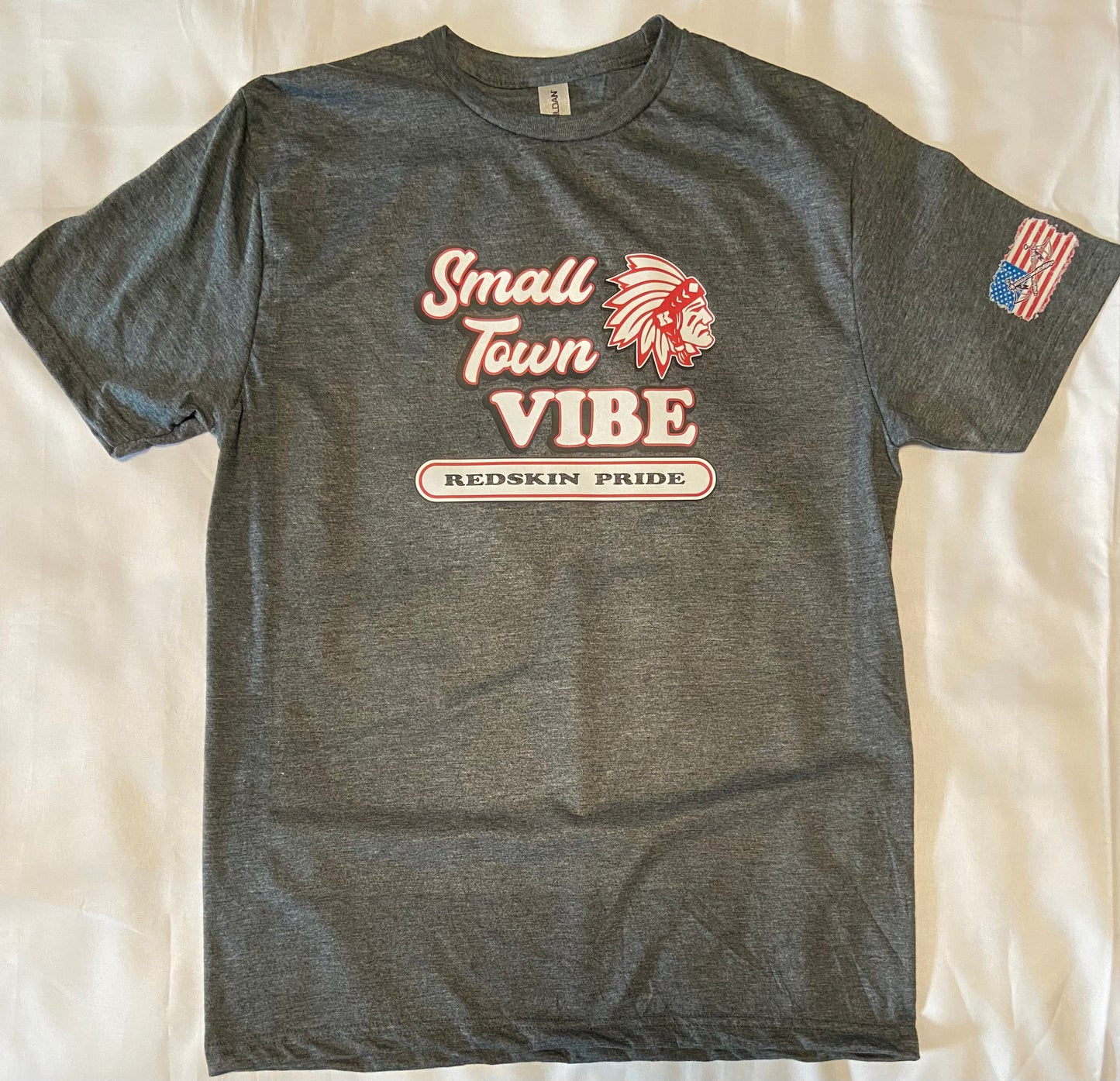 Small Town Vibe Redskin Pride T-shirt - Knox Redskins - Dark Heather Grey